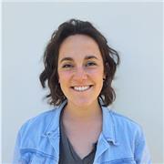 Adapto mis clases al nivel y proceso de aprendizaje de cada persona. Valor principal: respeto y paciencia